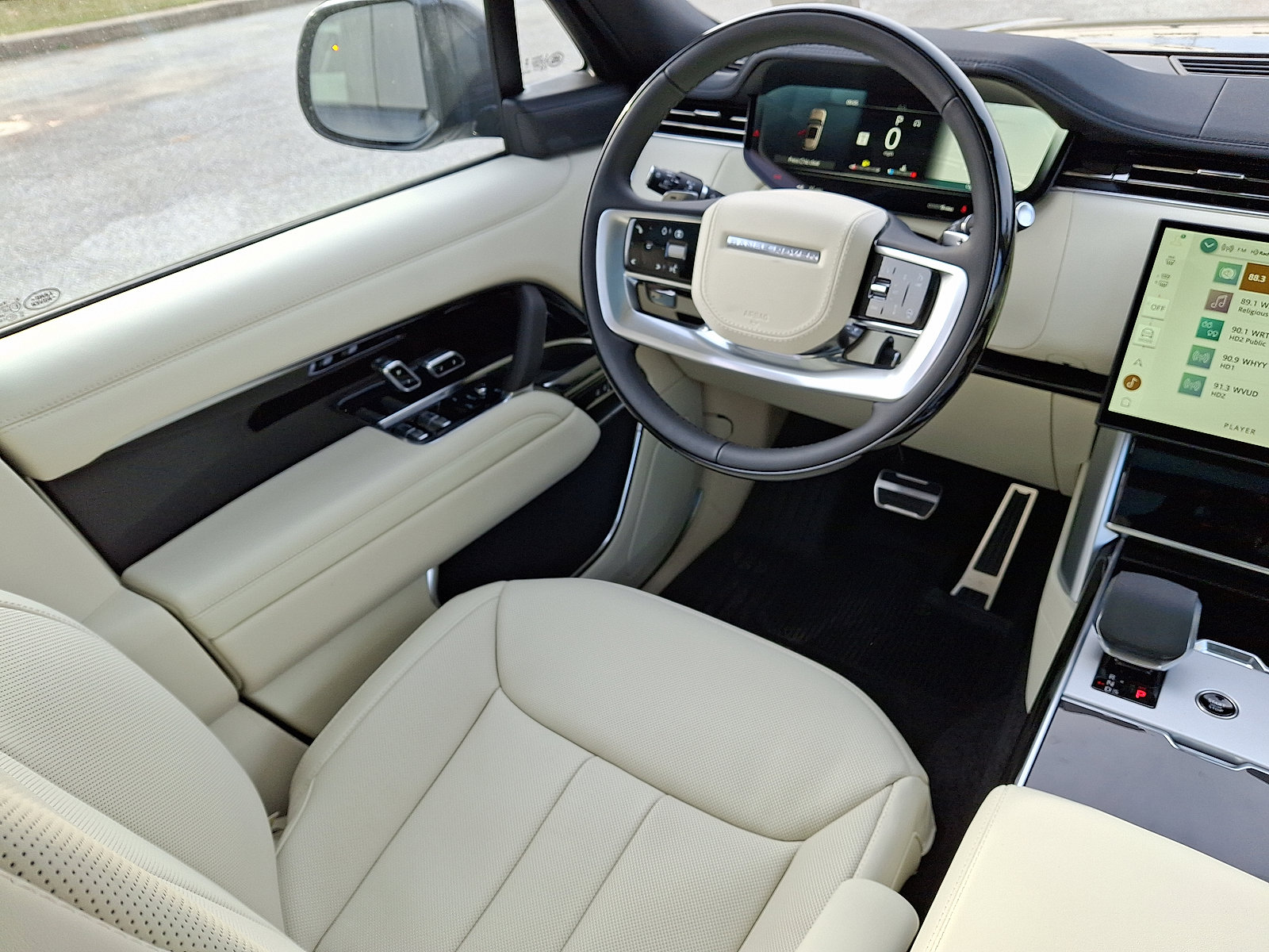 New 2026 Land Rover Range Rover Long Wheelbase SE image 12