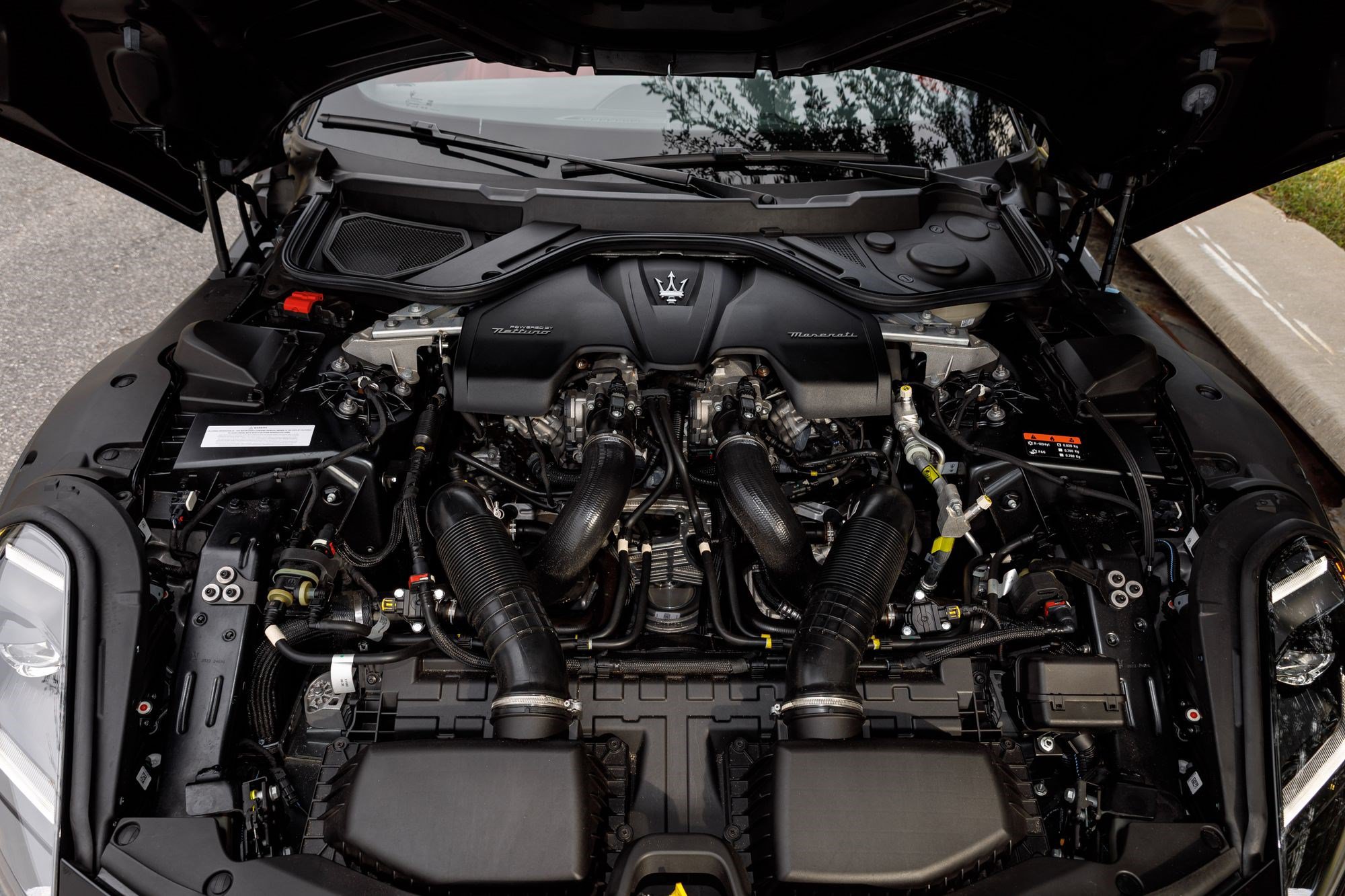 Used 2024 Maserati GranCabrio Trofeo AWD/4WD image 12