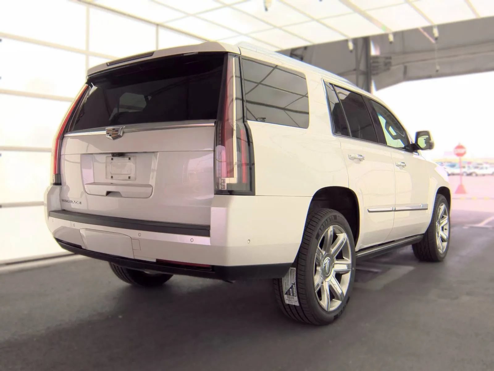 Used 2019 Cadillac Escalade Premium Luxury AWD/4WD image 4
