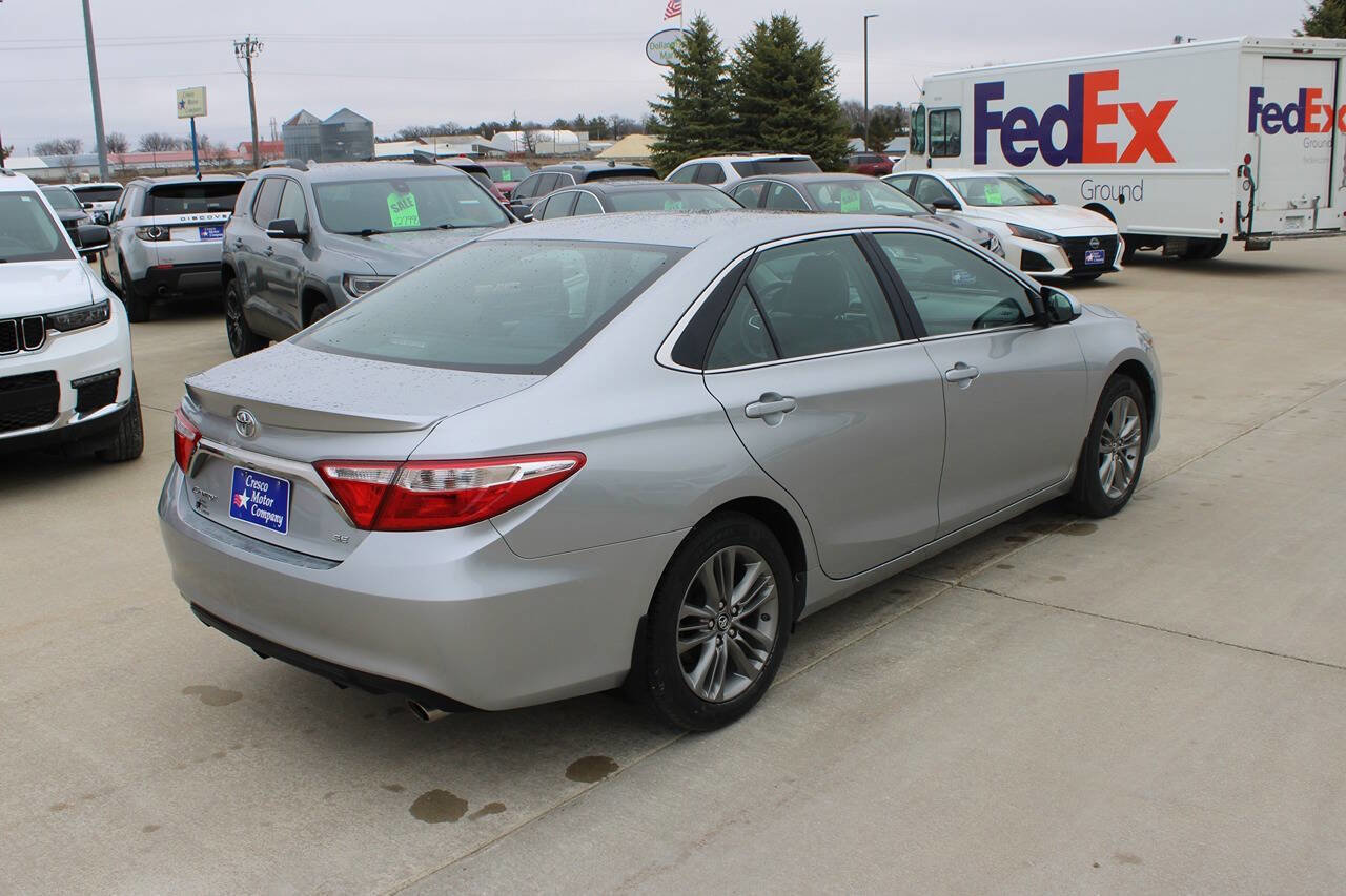 Used 2017 Toyota Camry SE w/ Moonroof Package FWD image 5