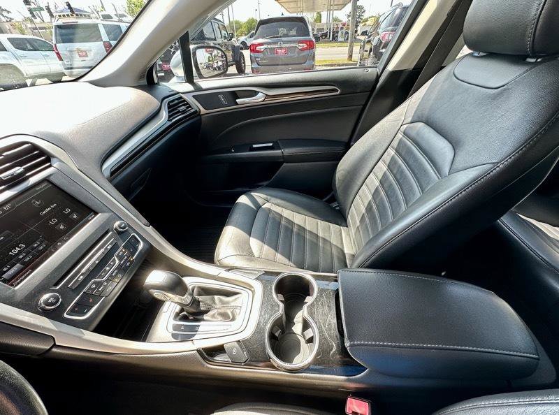 Used 2016 Ford Fusion SE w/ Equipment Group 202A image 26