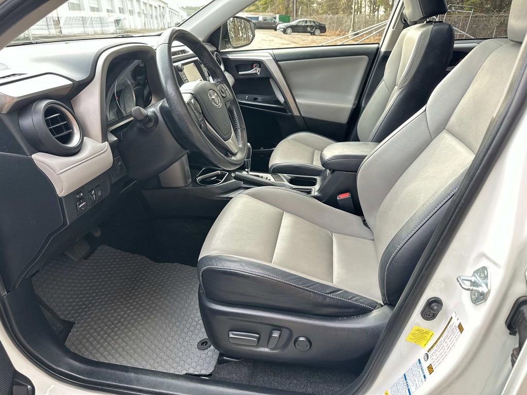 Used 2018 Toyota RAV4 Limited image 9