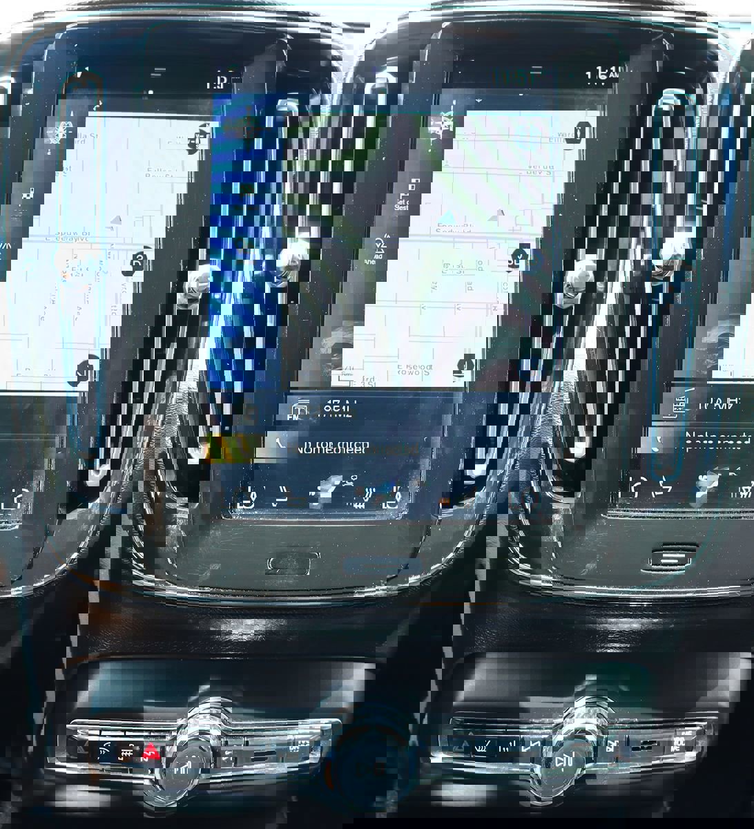 Used 2022 Volvo XC40 T4 Momentum image 43