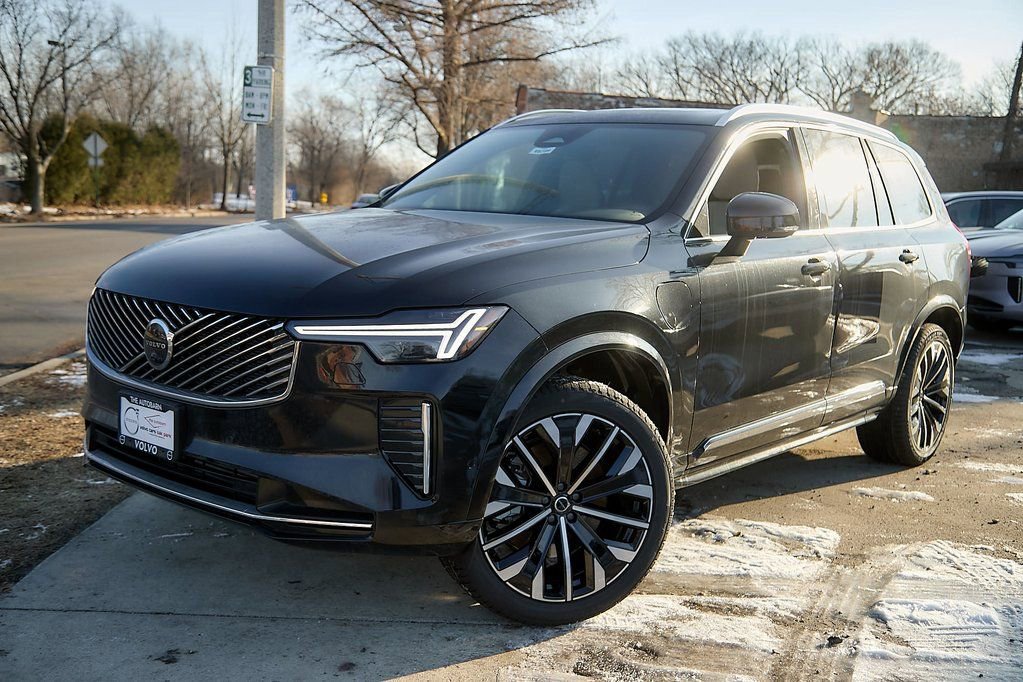 New 2026 Volvo XC90 T8 Plus w/ Protection Package Premier AWD/4WD image 2