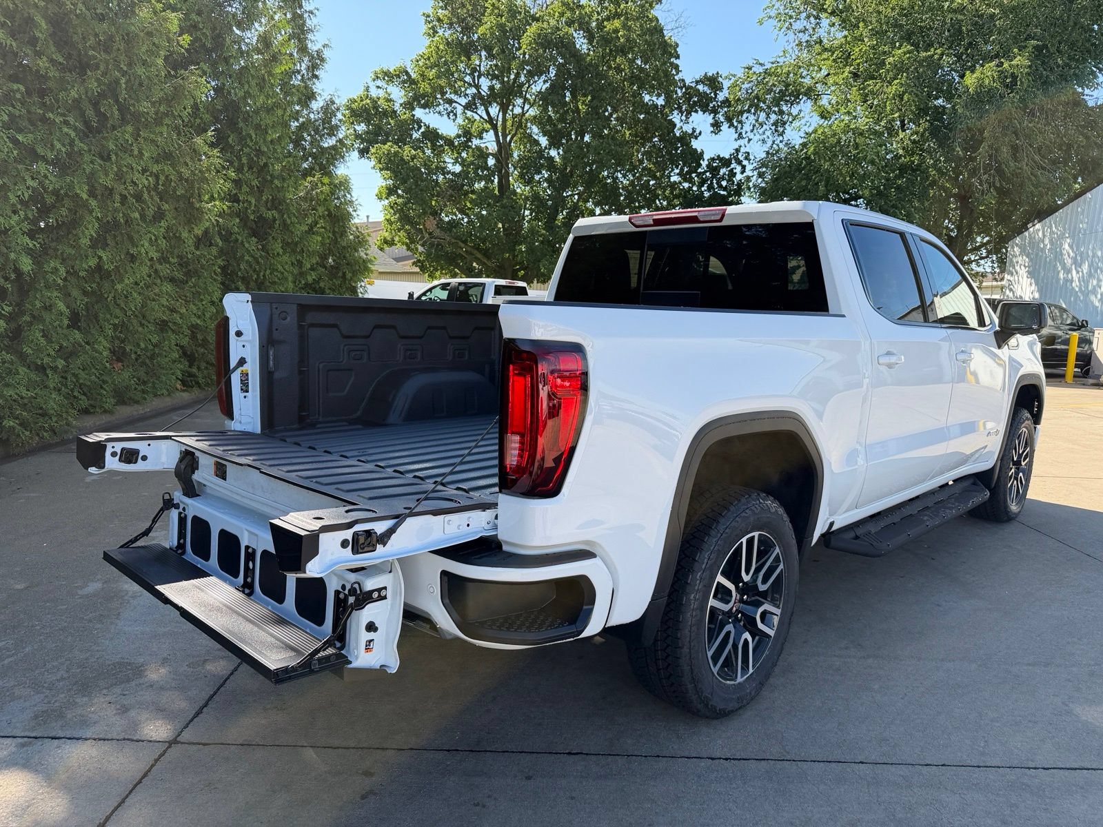 New 2026 GMC Sierra 1500 AT4 w/ AT4 Preferred Package AWD/4WD image 33