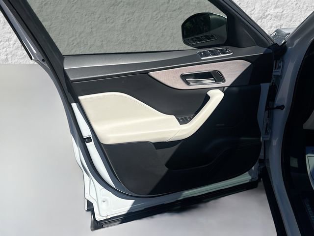 Used 2020 Jaguar F-PACE SVR image 22