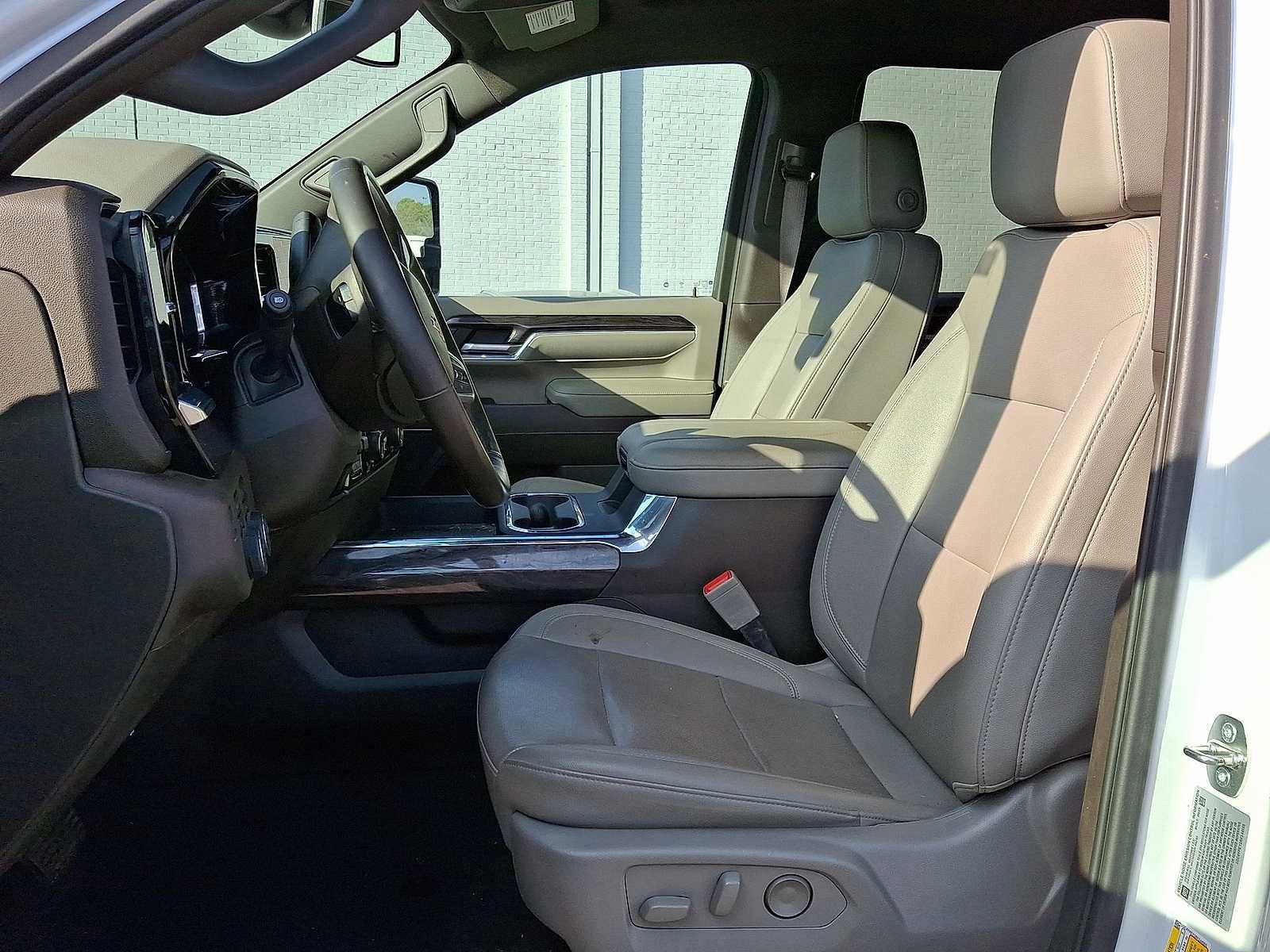 Used 2024 Chevrolet Silverado 2500 LTZ w/ LTZ Convenience Package image 24