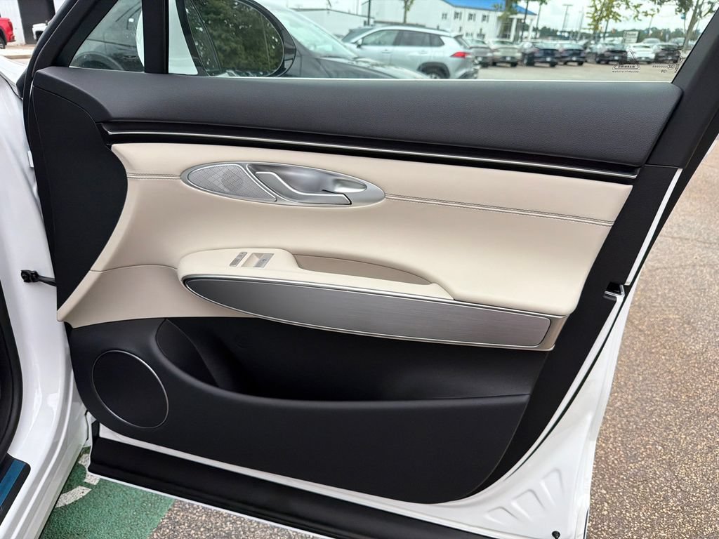 New 2027 Genesis GV70 2.5T Select AWD/4WD image 14
