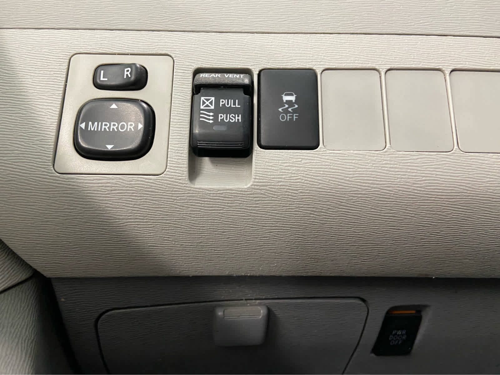 Used 2013 Toyota Sienna XLE FWD image 27