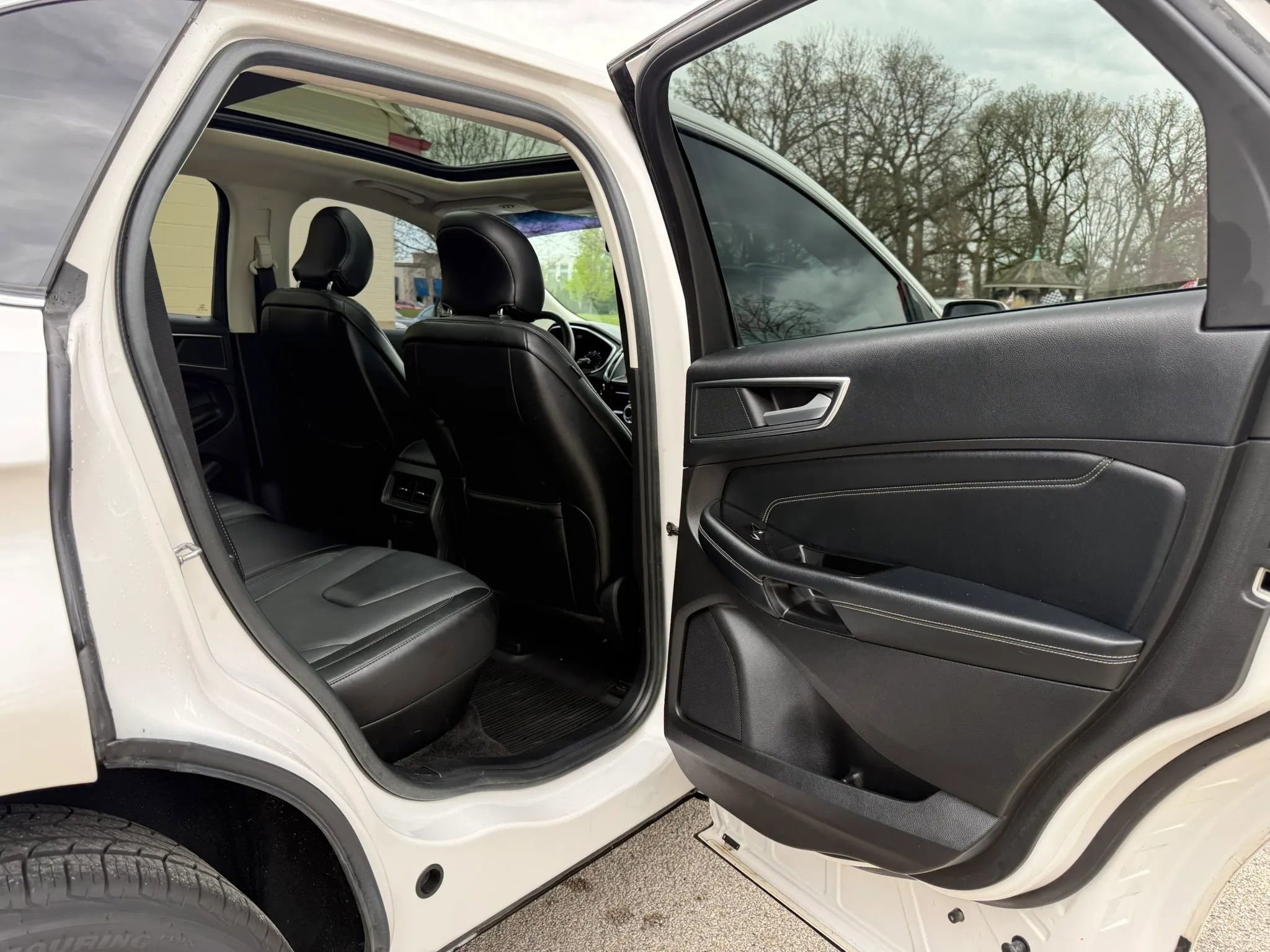 Used 2017 Ford Edge Titanium w/ Equipment Group 301A AWD/4WD image 15