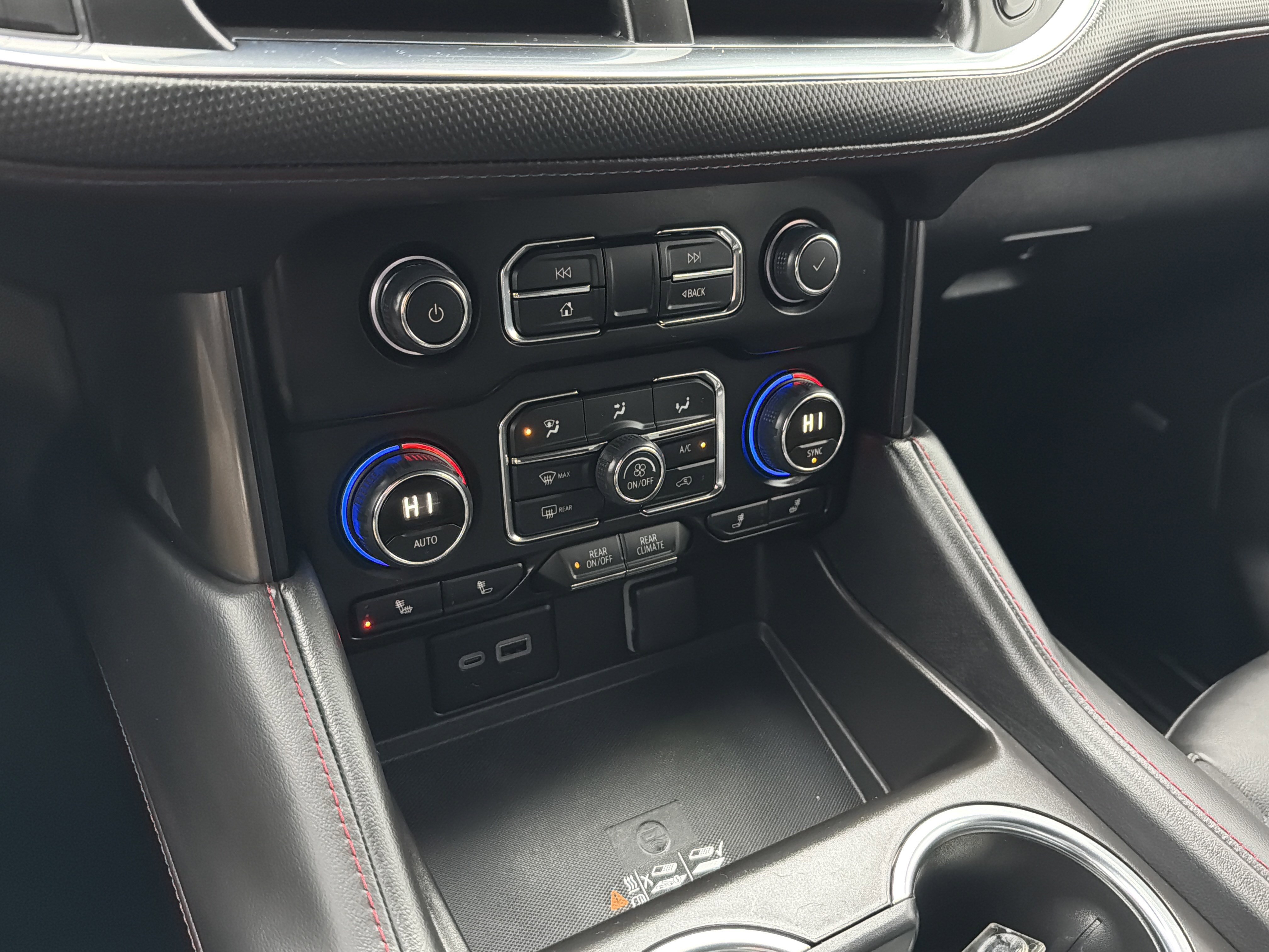 Used 2024 Chevrolet Suburban RST w/ Luxury Package image 23