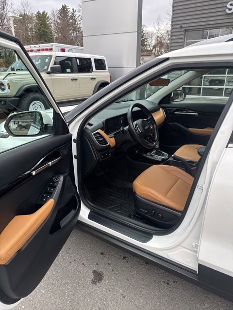 Used 2024 Kia Seltos EX image 14