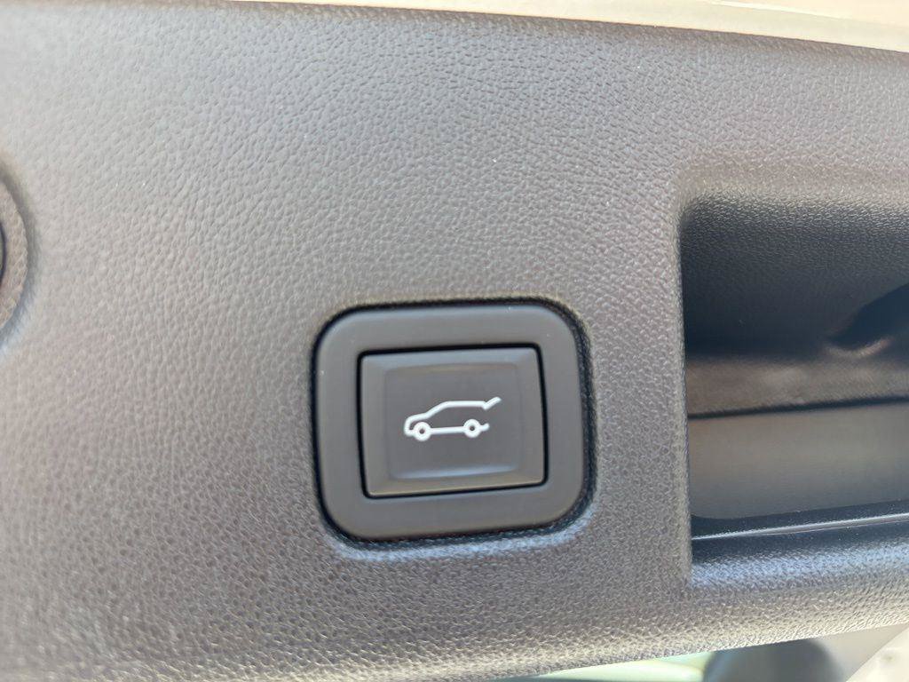 Used 2024 Chevrolet Equinox LT AWD/4WD image 35