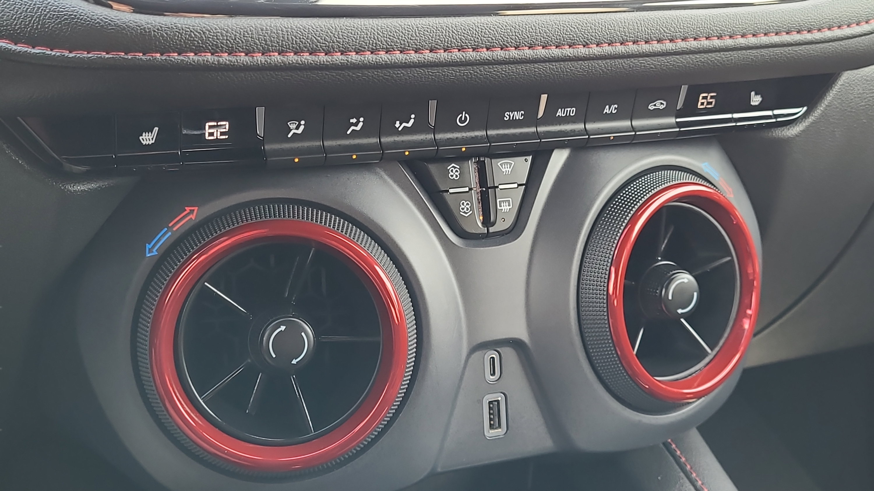 Used 2025 Chevrolet Blazer RS FWD image 21