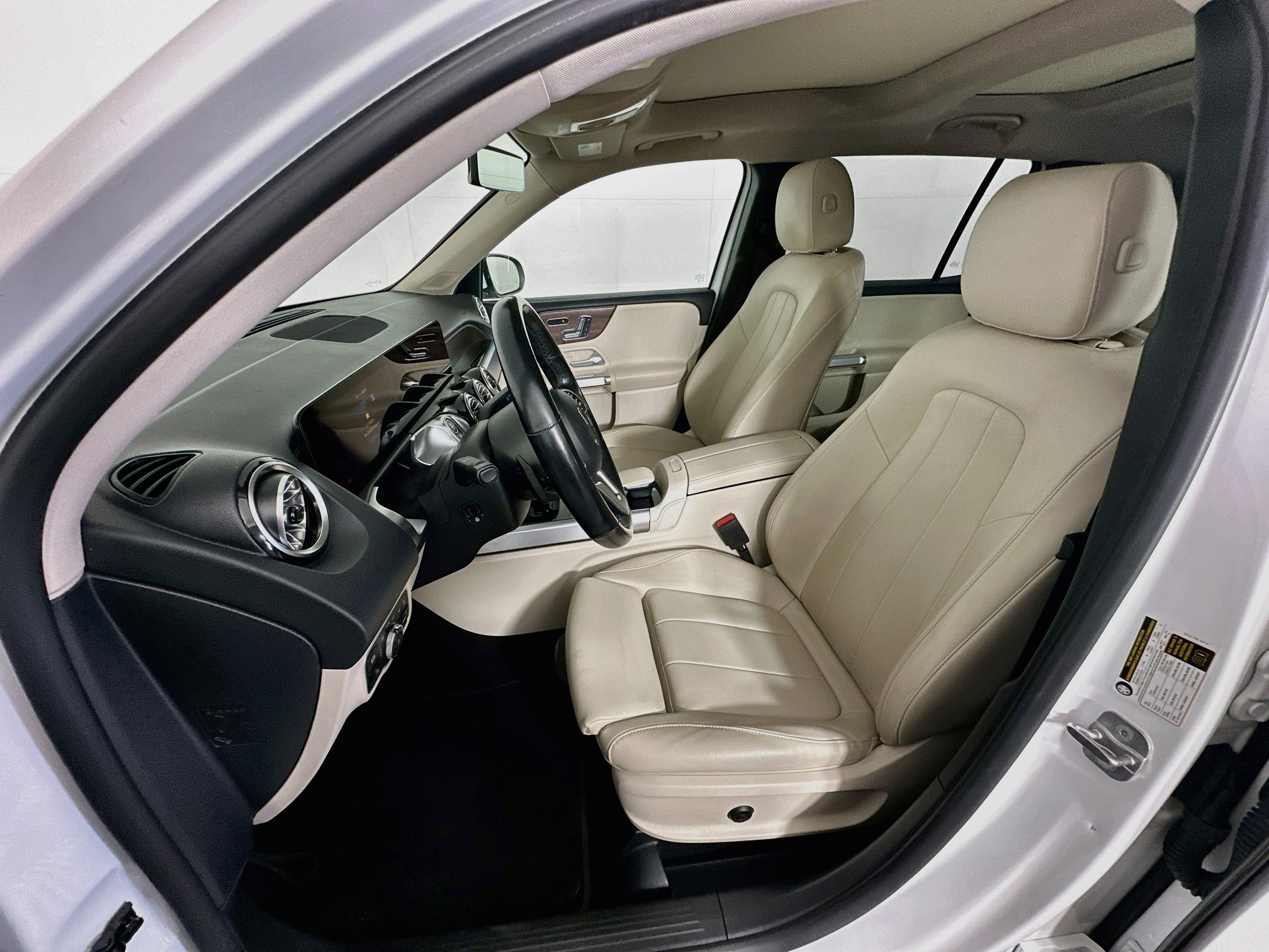 Used 2023 Mercedes-Benz GLB 250 4MATIC image 13