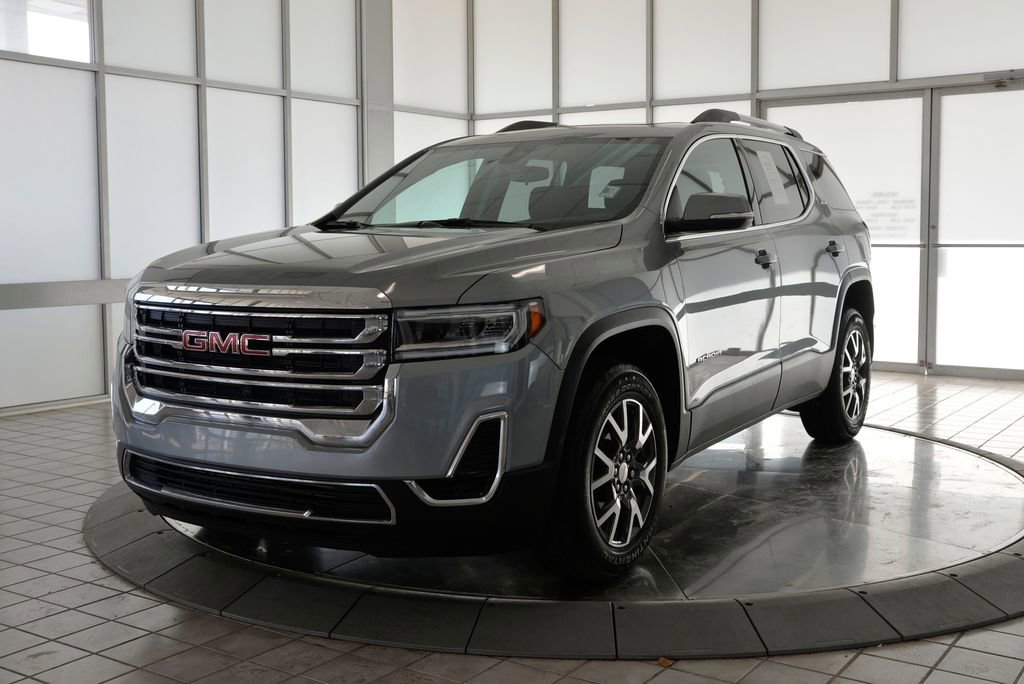 Used 2023 GMC Acadia SLE w/ Driver Convenience Package image 4