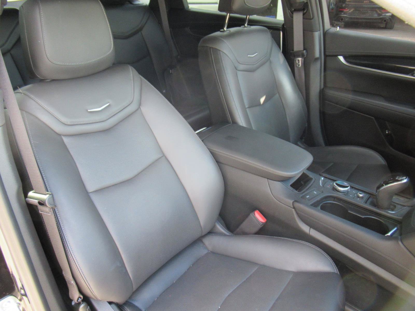 Used 2024 Cadillac XT5 Premium Luxury FWD image 9