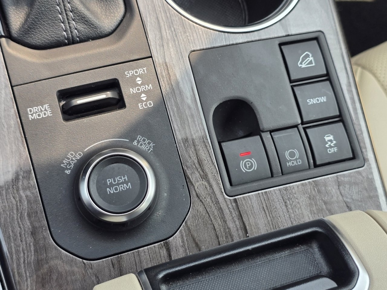 Certified 2024 Toyota Highlander Limited AWD/4WD image 7