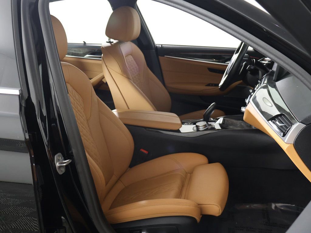 Used 2022 BMW 530i xDrive w/ M Sport Package image 28