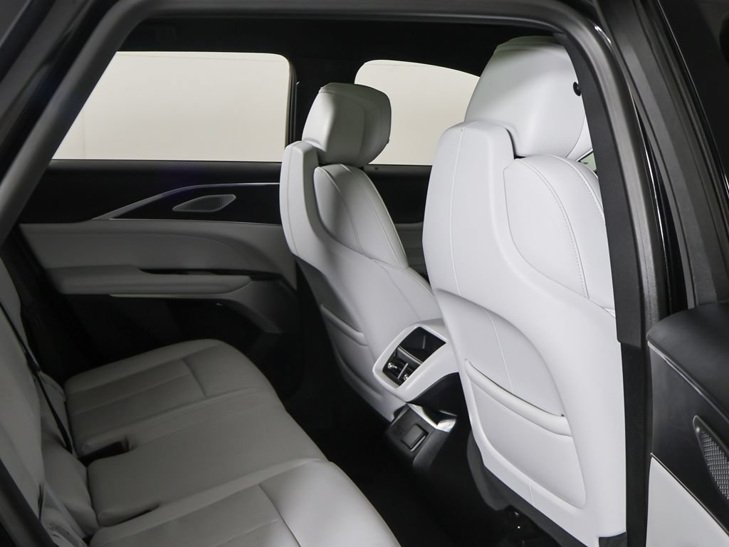 Used 2024 Cadillac Lyriq Sport RWD image 34