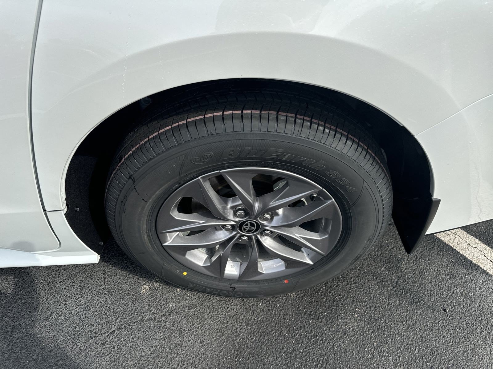 New 2025 Toyota Sienna XLE w/ XLE Plus Package FWD image 12