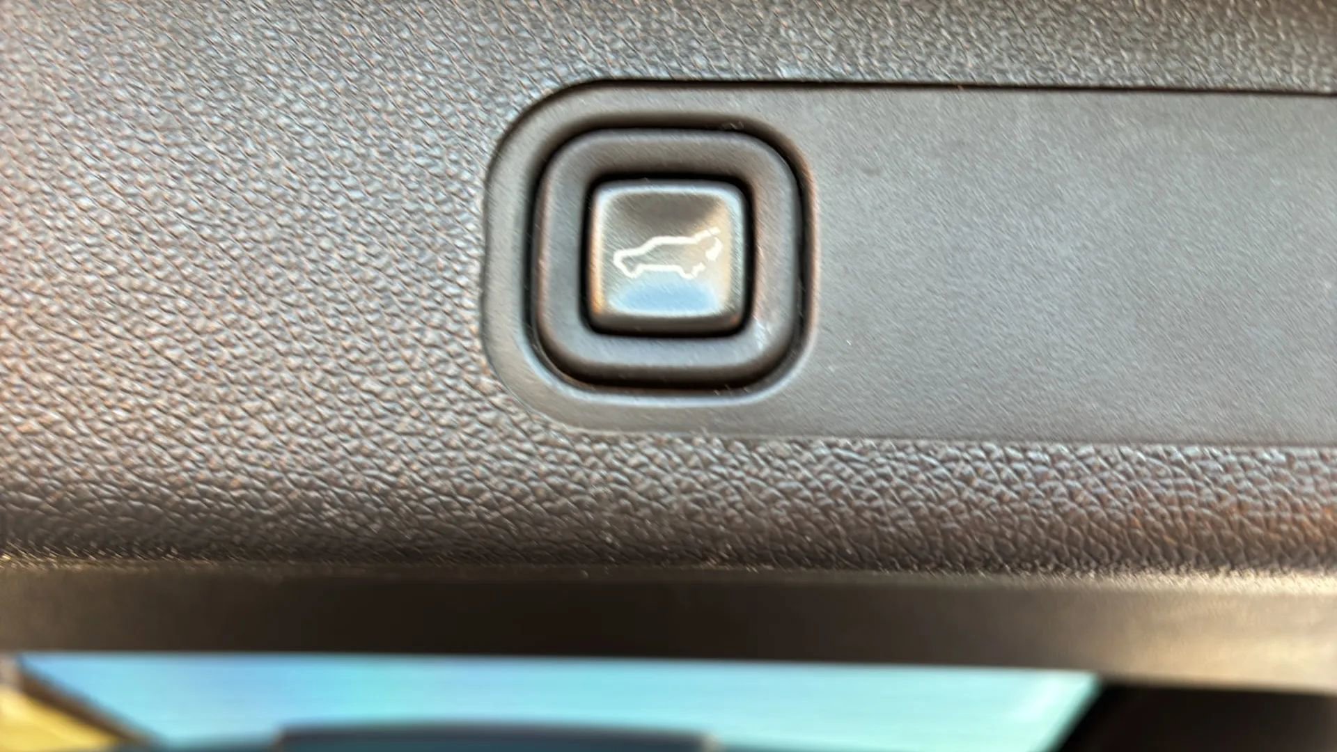 Used 2012 Chevrolet Tahoe LTZ image 24