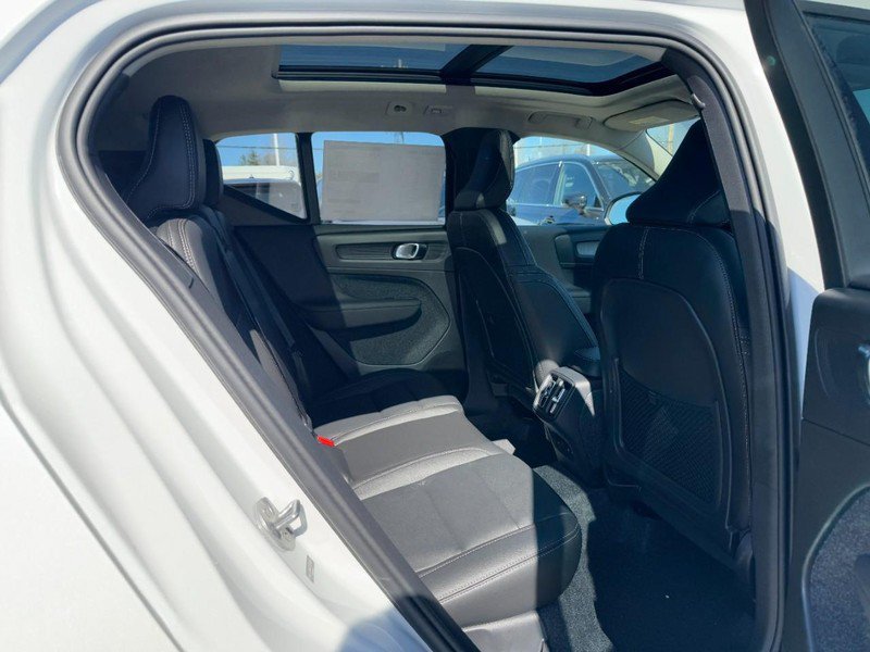 New 2026 Volvo XC40 B5 Ultra w/ Climate Package AWD/4WD image 5