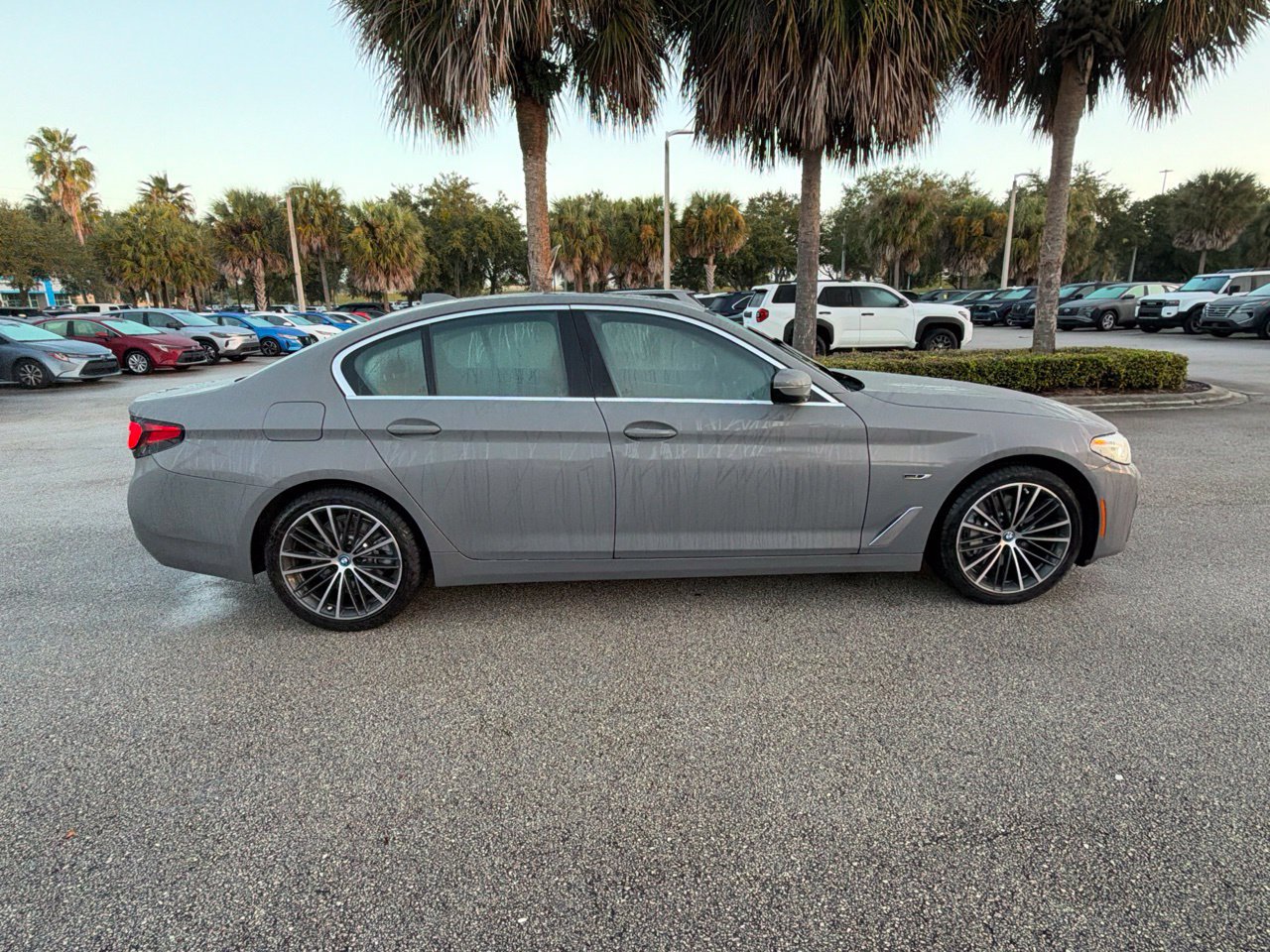 Used 2022 BMW 530e w/ Premium Package RWD image 5