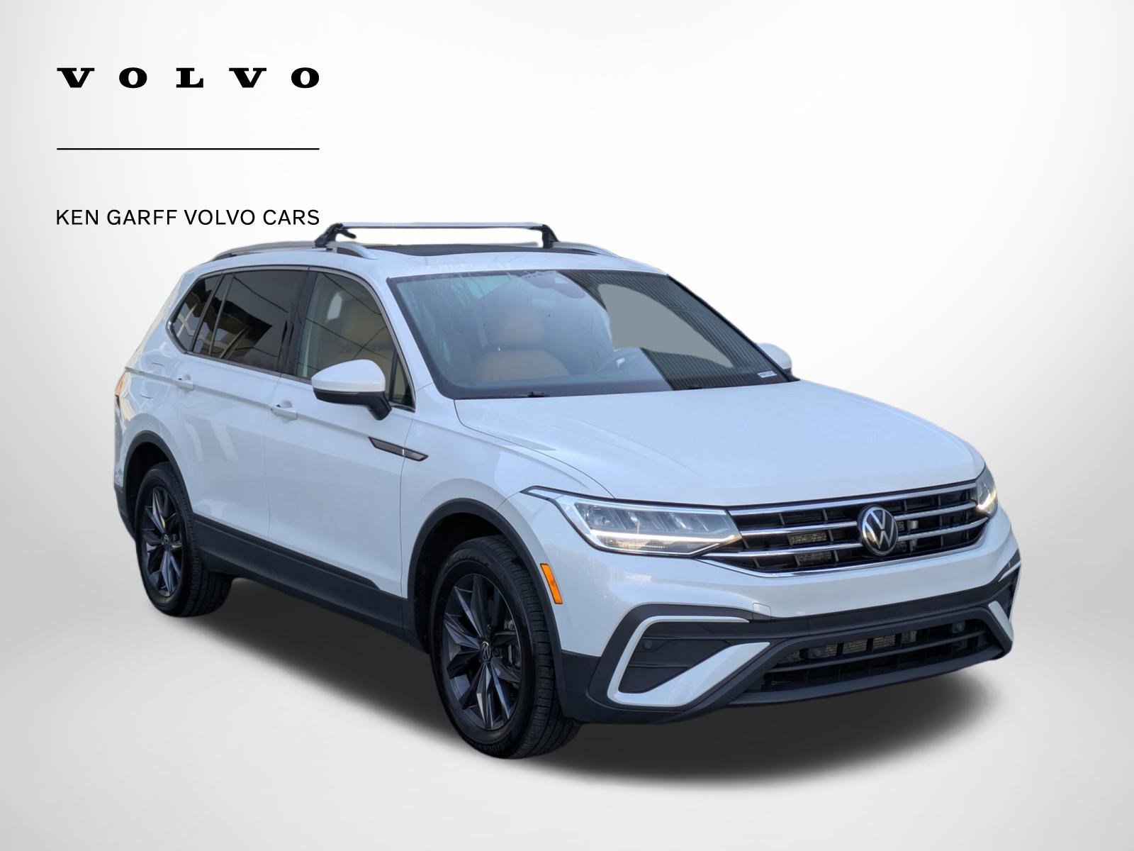 Used 2023 Volkswagen Tiguan SE w/ Panoramic Sunroof Package