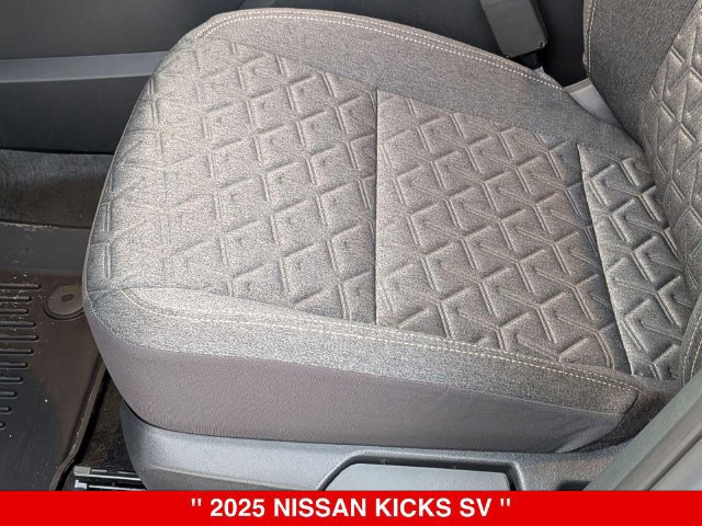 Used 2025 Nissan Kicks SV AWD/4WD image 15