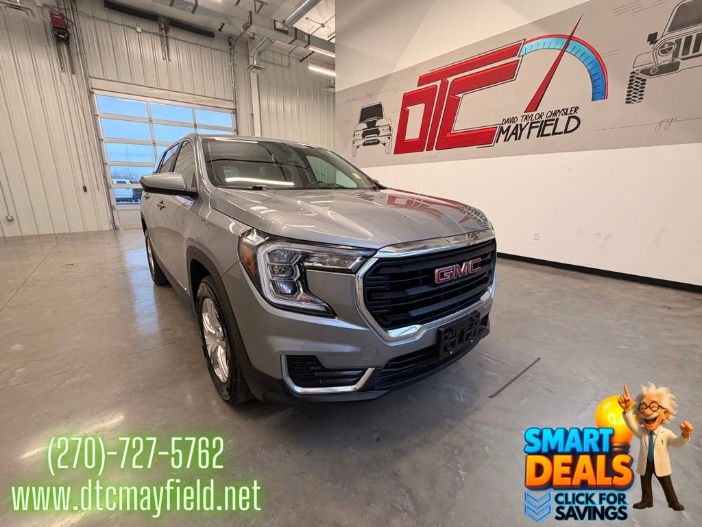 Used 2024 GMC Terrain SLE image 1