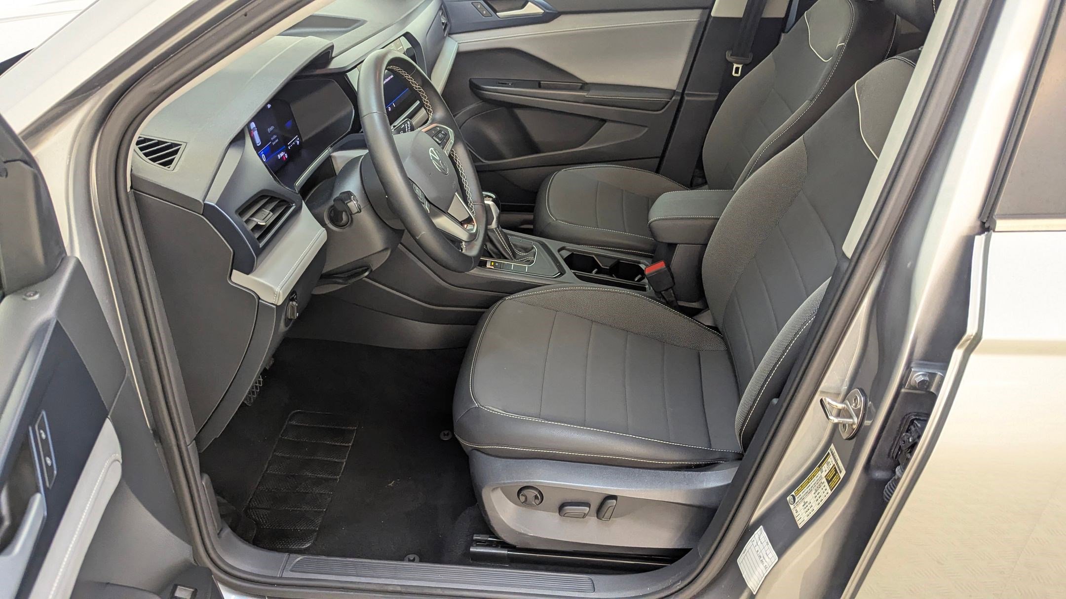 Used 2024 Volkswagen Taos SE image 24