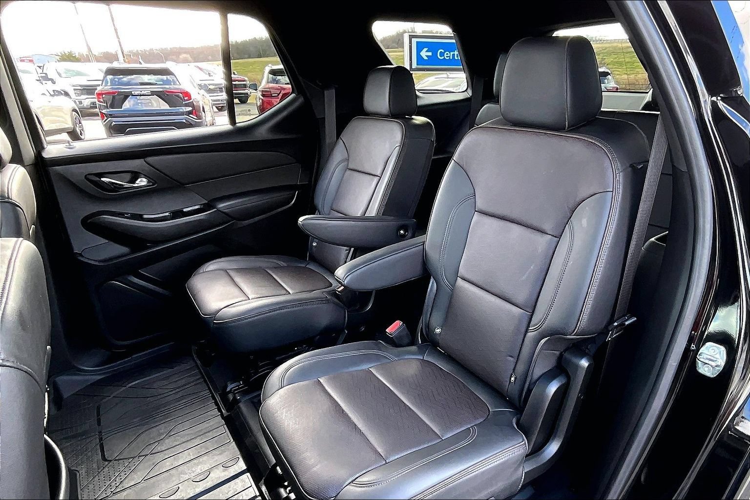 Used 2022 Chevrolet Traverse High Country w/ LPO, Floor Liner Package AWD/4WD image 28