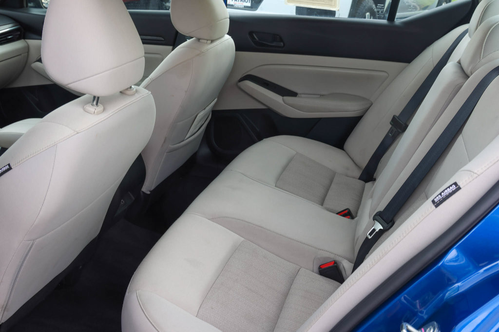Used 2025 Nissan Altima 2.5 SV FWD image 12