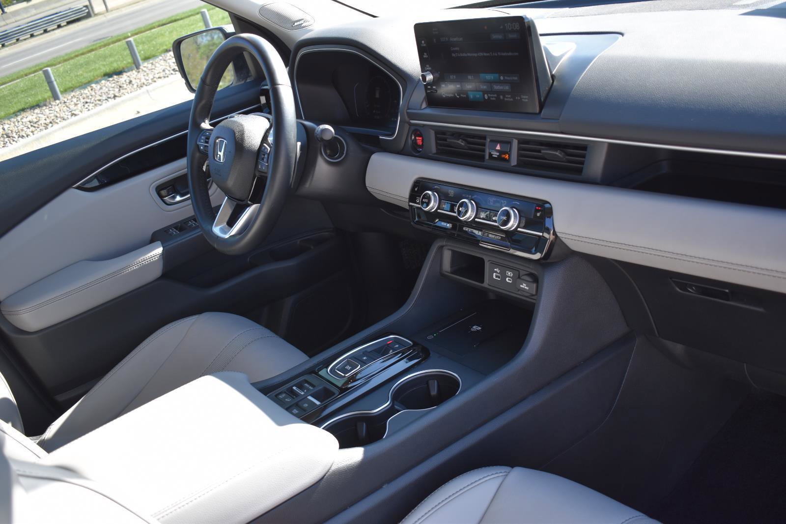 Used 2025 Honda Pilot Touring image 16