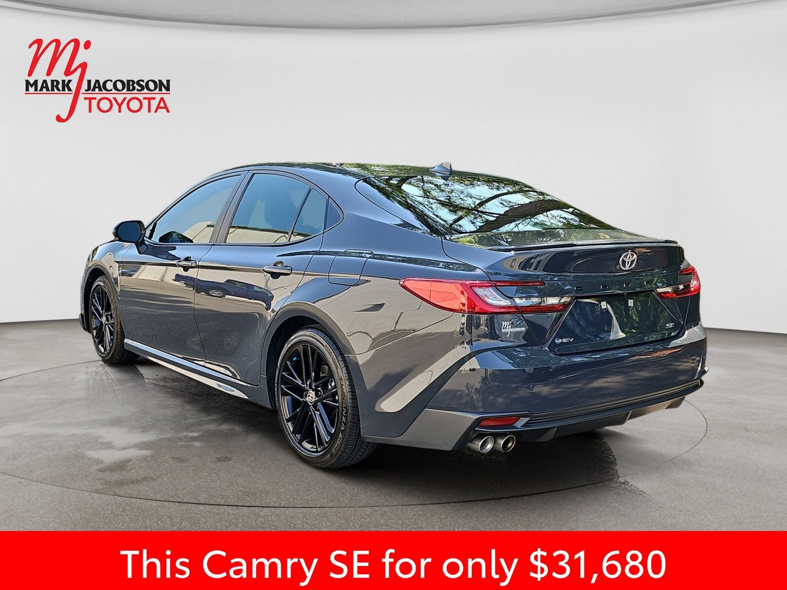 Used 2025 Toyota Camry SE FWD image 14
