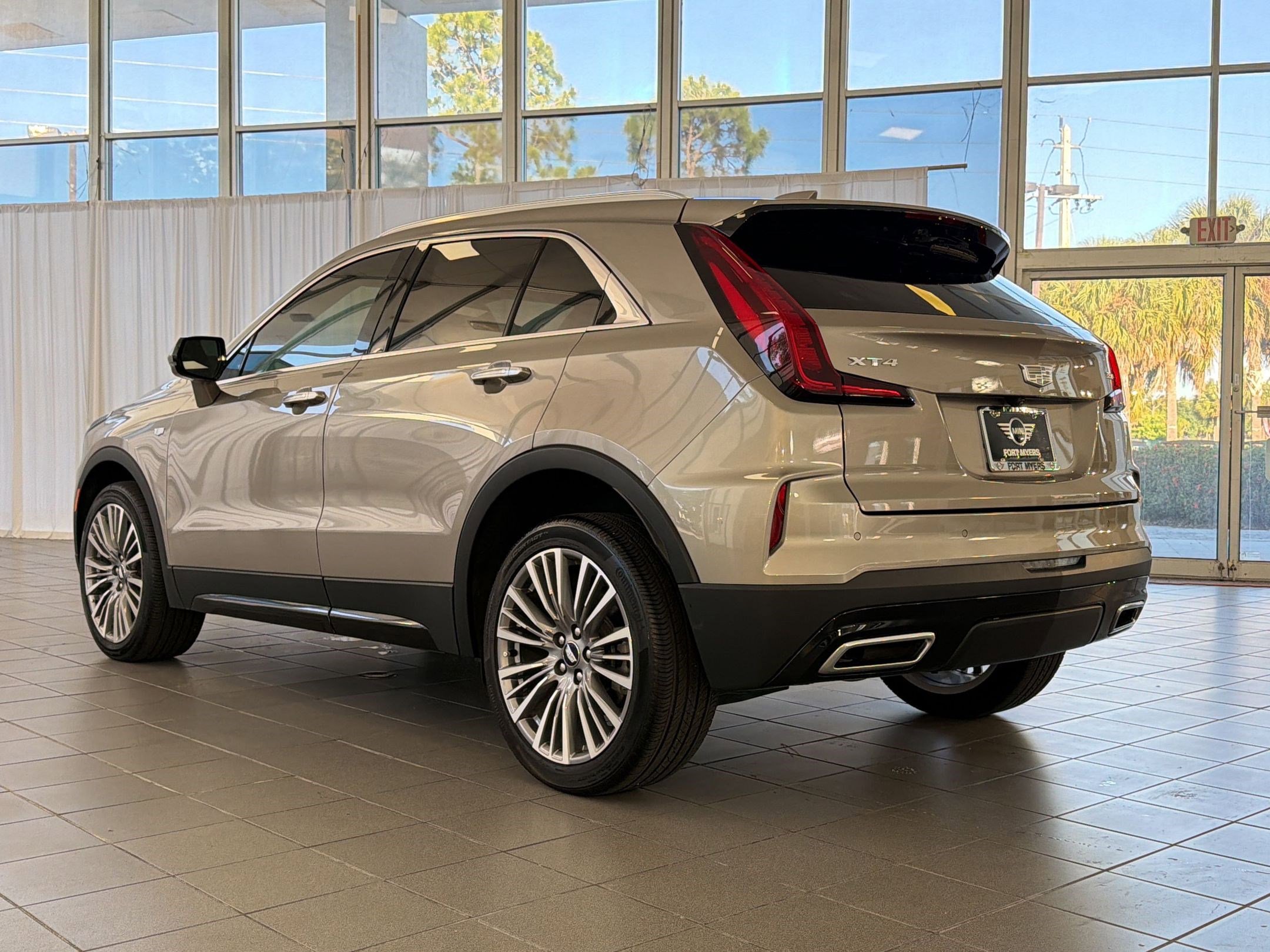 Used 2024 Cadillac XT4 Premium Luxury w/ Technology Package FWD image 3