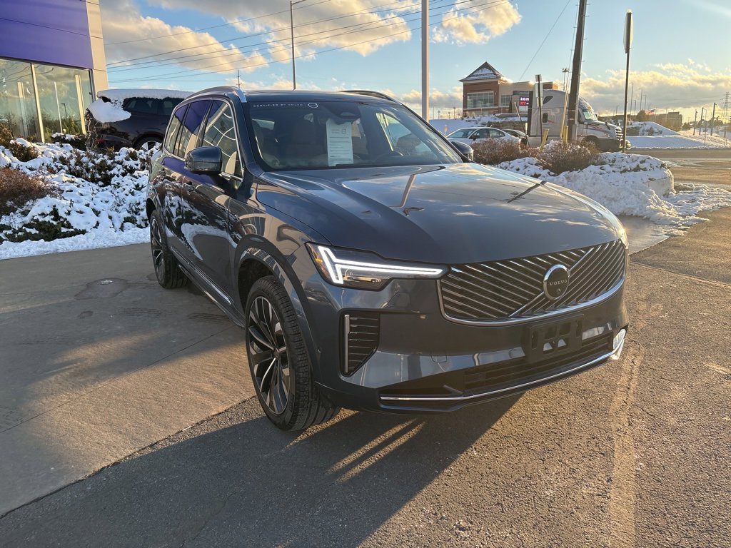 Certified 2025 Volvo XC90 B6 Plus image 3