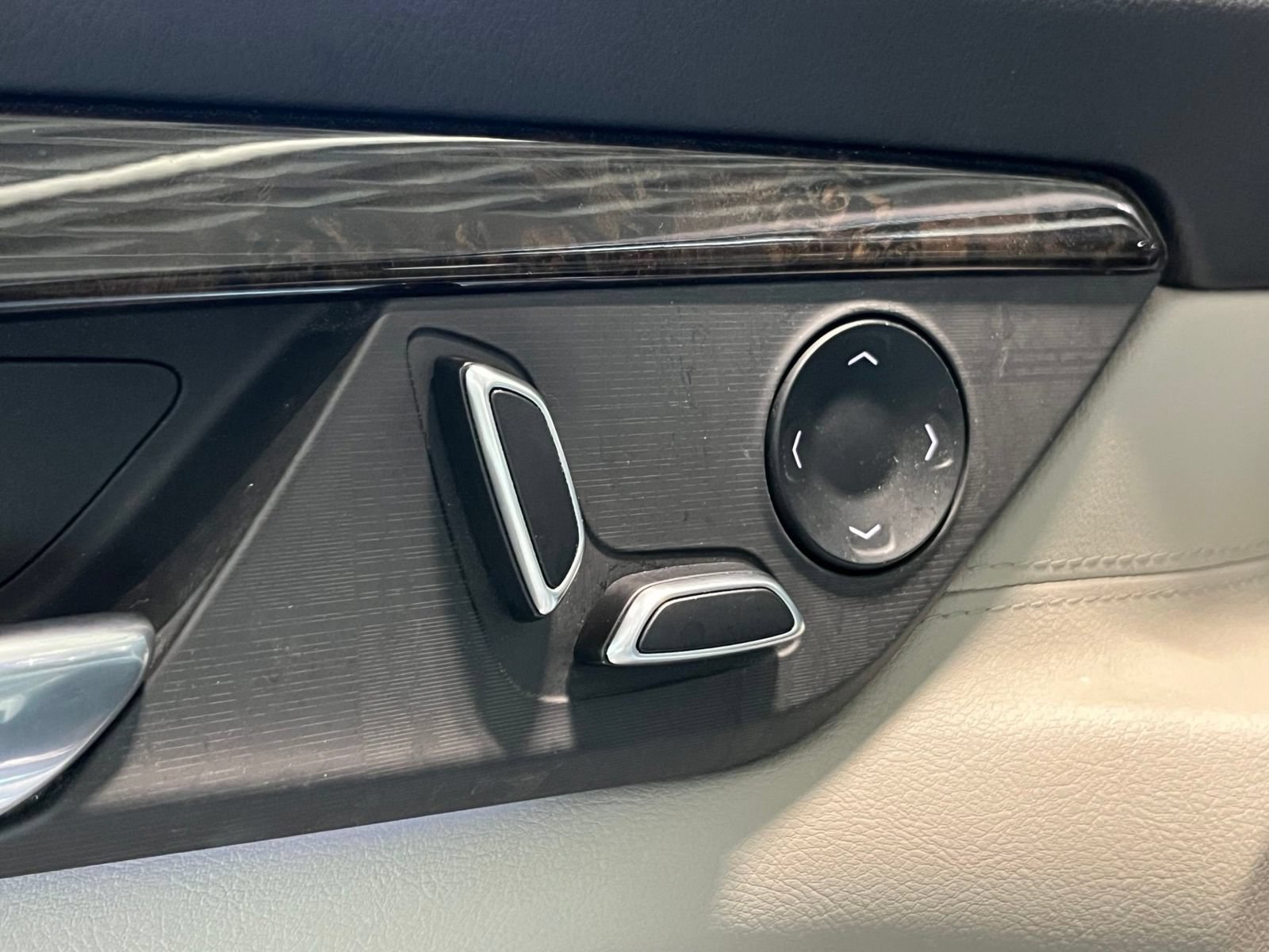 Used 2018 Cadillac CT6 Luxury AWD/4WD image 17