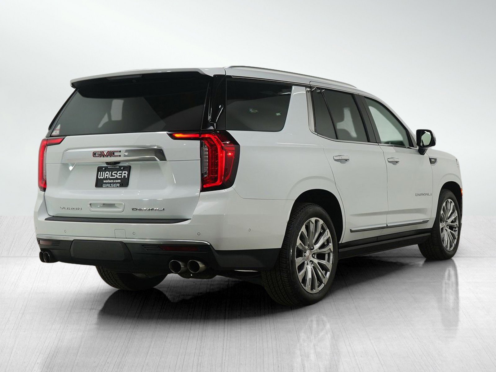 Used 2023 GMC Yukon Denali w/ Denali Reserve Package image 5