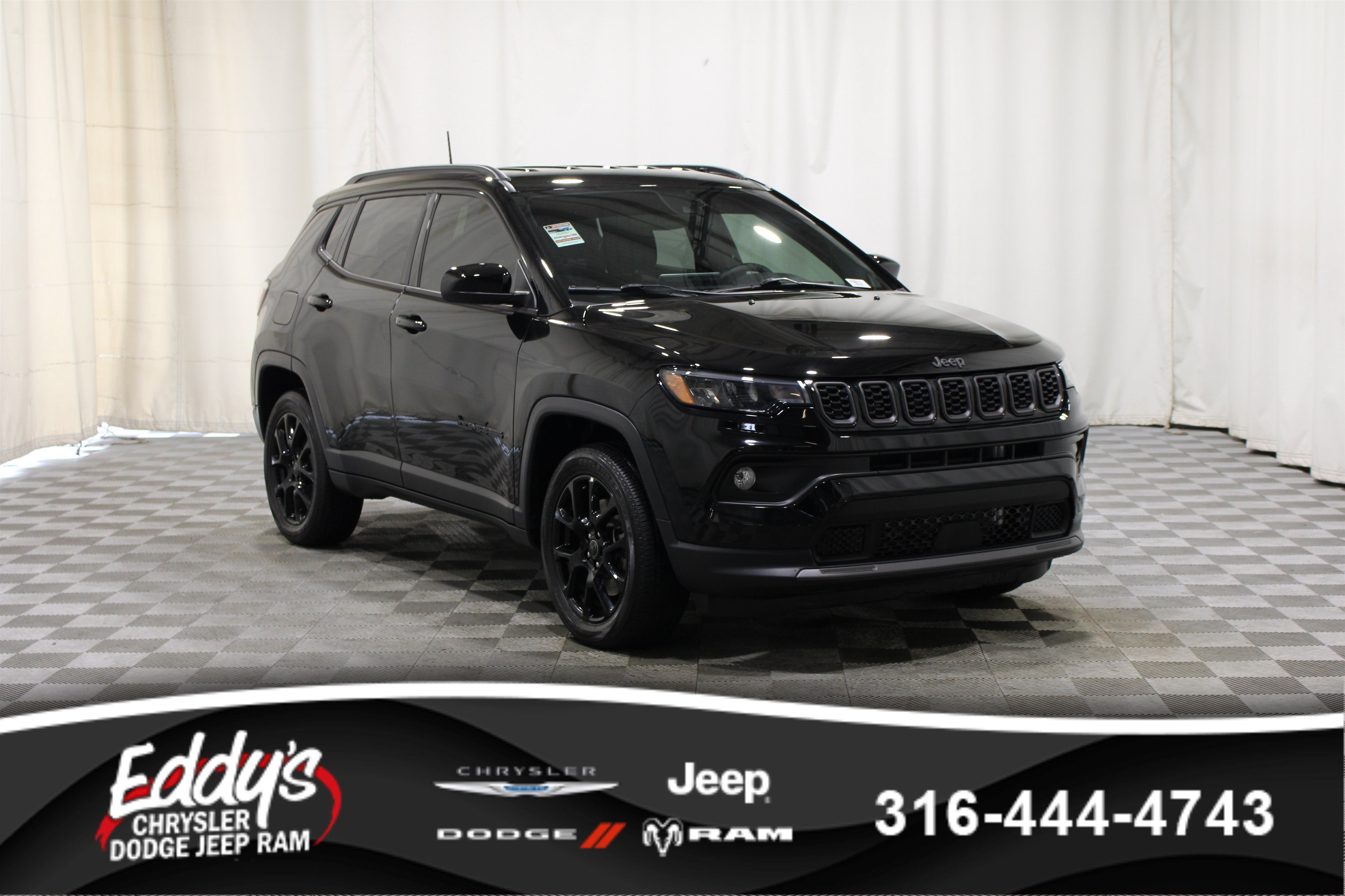 Used 2025 Jeep Compass Latitude w/ Altitude Special Edition AWD/4WD image 1