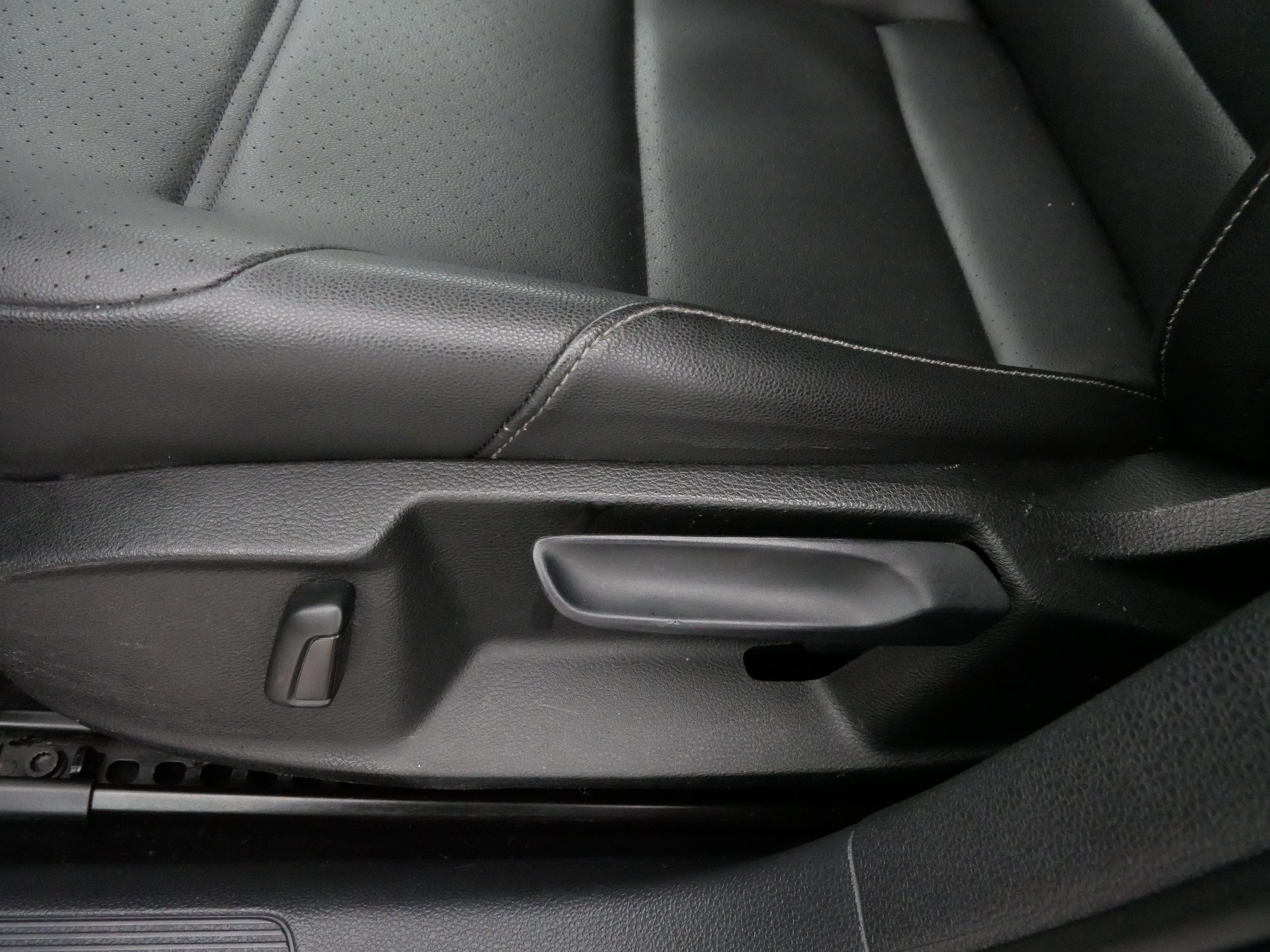 Used 2020 Volkswagen Golf 4-Door image 21