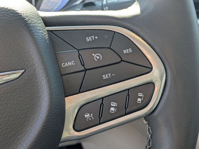 Used 2023 Chrysler Pacifica Touring-L image 24