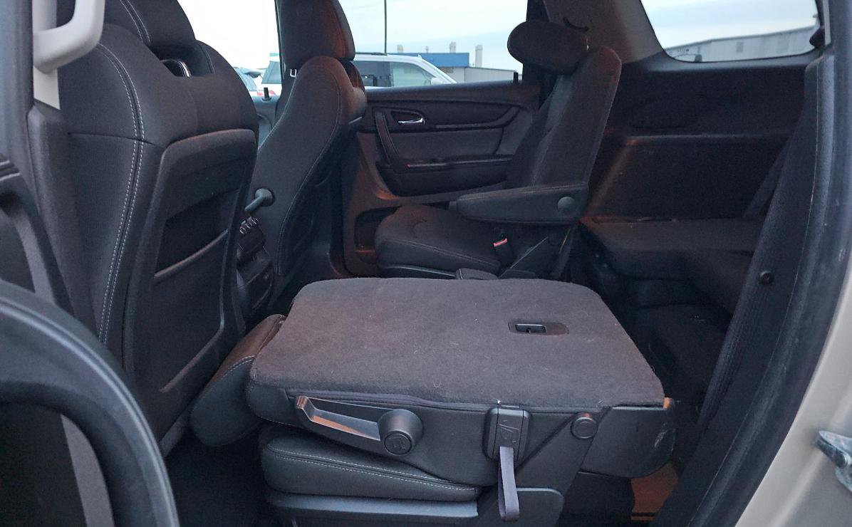 Used 2013 GMC Acadia SLE image 10