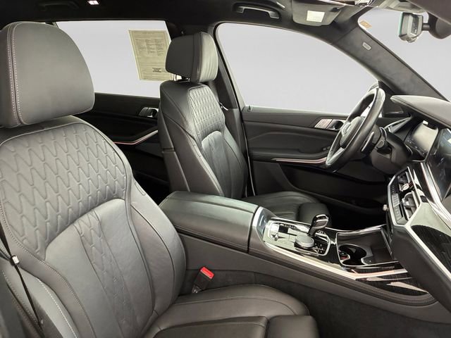Used 2022 BMW X7 xDrive40i w/ M Sport Package AWD/4WD image 14