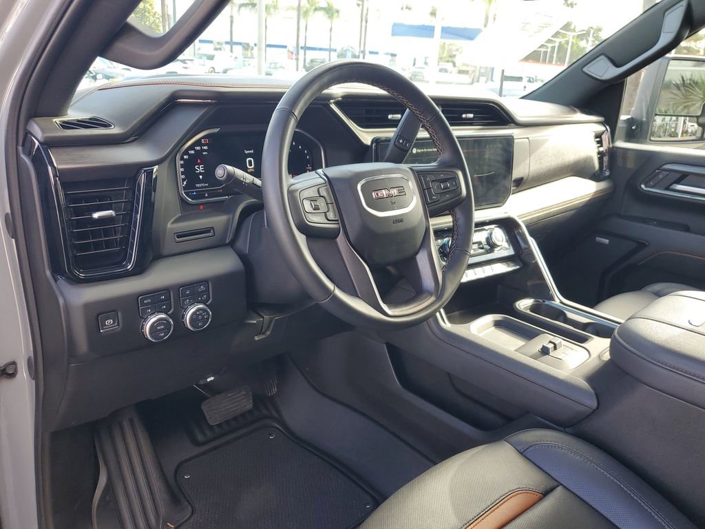 Used 2025 GMC Sierra 2500 AT4 image 17