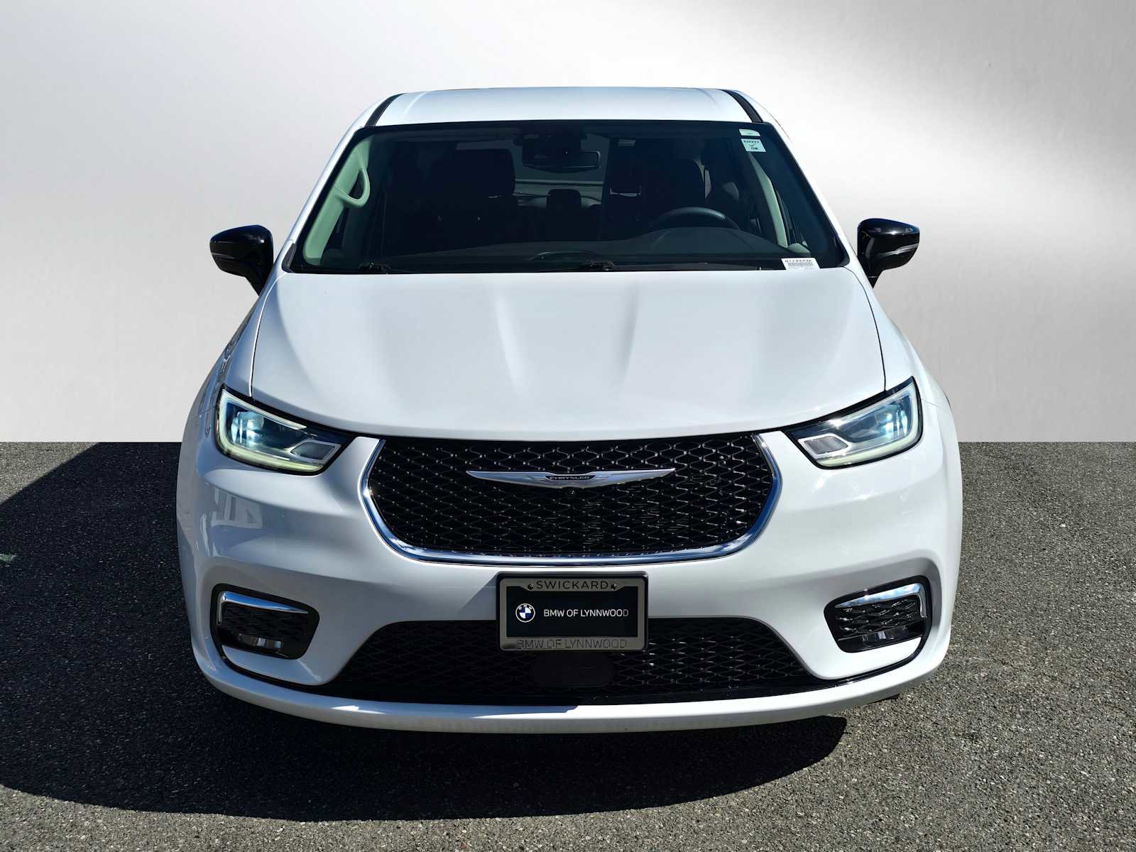 Used 2024 Chrysler Pacifica Select image 8