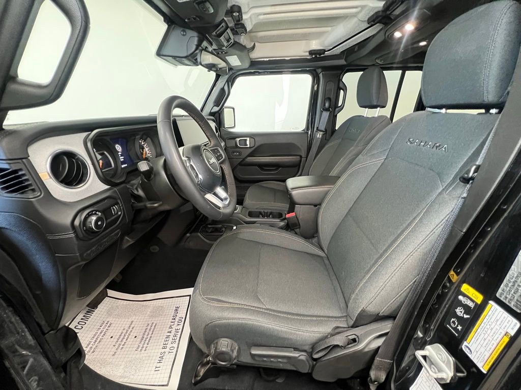 Used 2024 Jeep Wrangler Unlimited Sahara AWD/4WD image 4