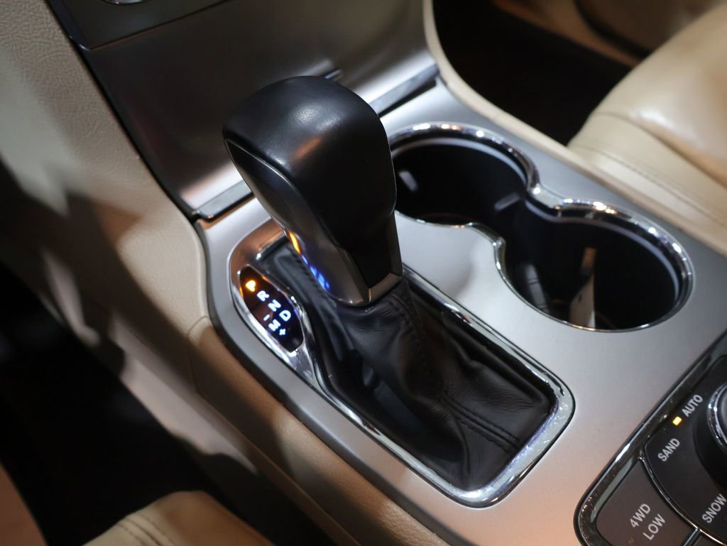 Used 2018 Jeep Grand Cherokee Limited image 32