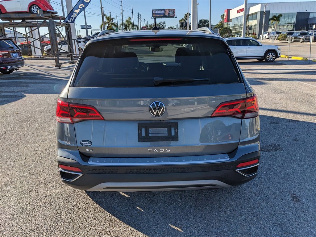 Used 2023 Volkswagen Taos SE w/ Panoramic Sunroof Package image 6
